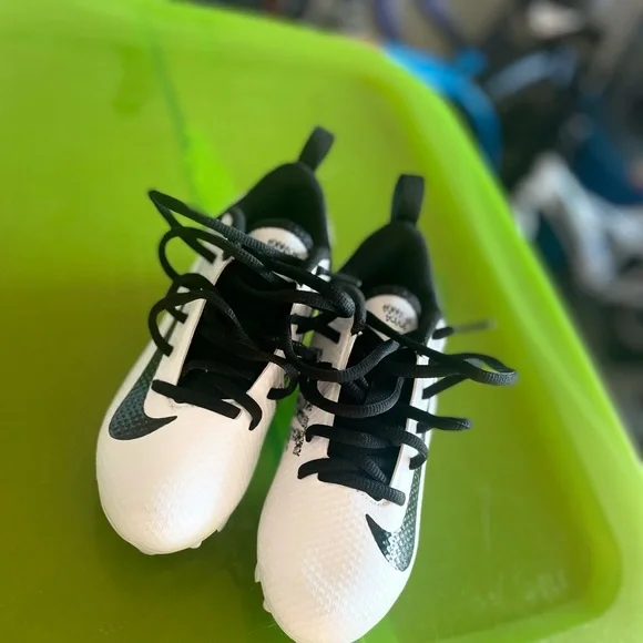 Nike Huarache seven Cleats brand new - Picture 1 of 4